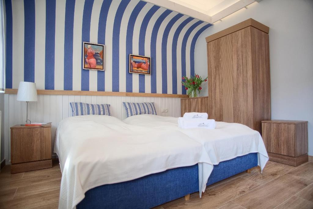 Hotel Mistral Ustka Esterno foto