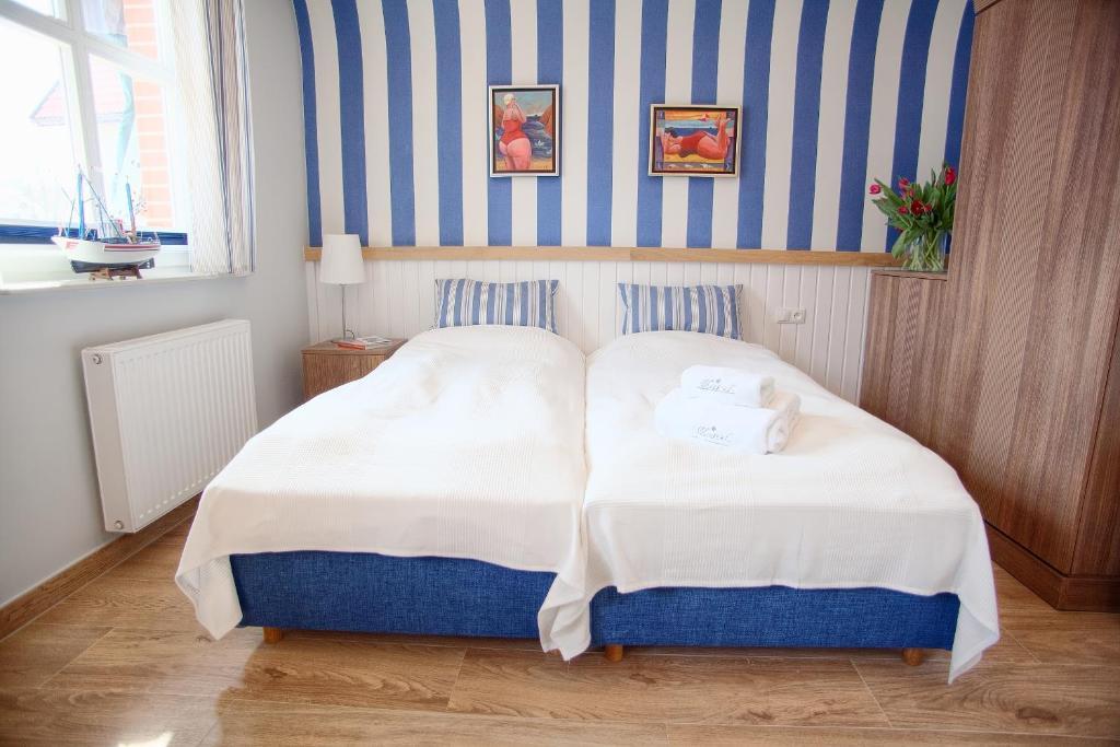 Hotel Mistral Ustka Esterno foto