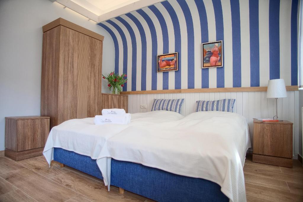 Hotel Mistral Ustka Esterno foto